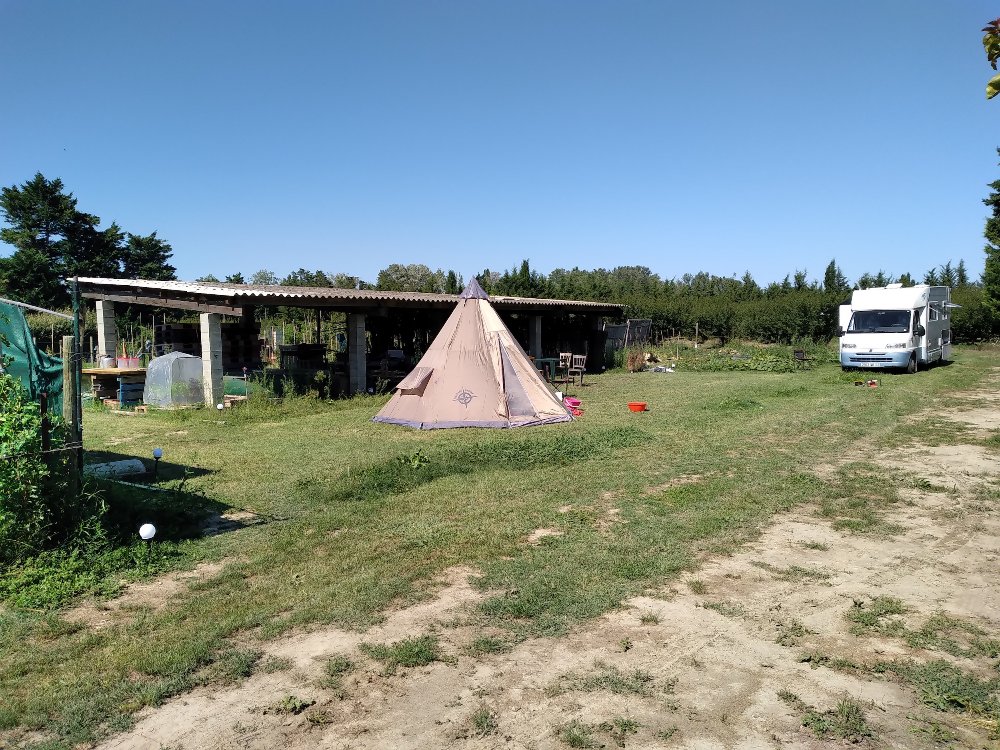 Aire camping-car  Vallabrgues (30300) - Photo 1